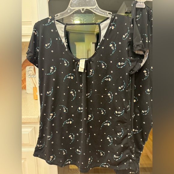 Jessica Simpson Black Floral 2 piece Capri PJ Lounge Set - Picture 3 of 9